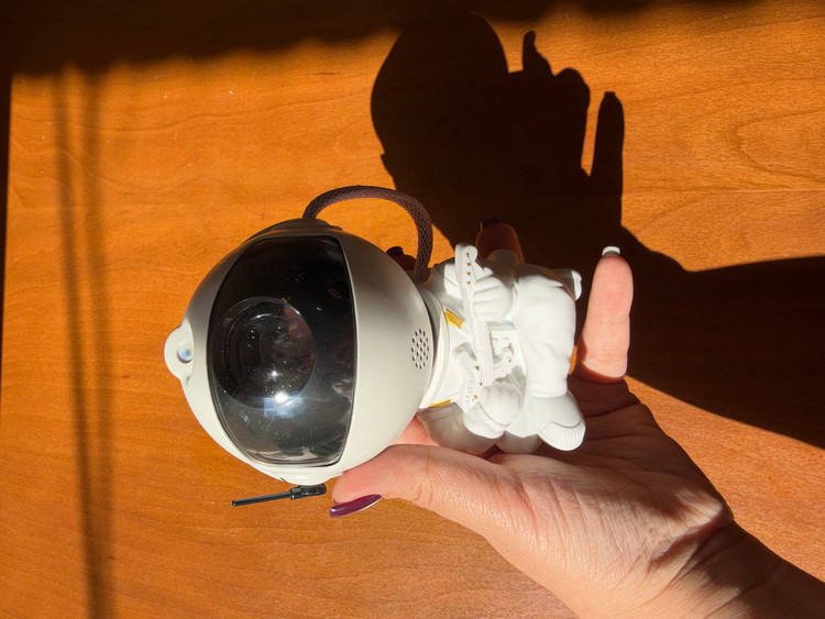 چراغ خواب کهکشانی فضانورد Astronaut Nebula Projector | مدل نشسته گیتار به دست با ریموت کنترل